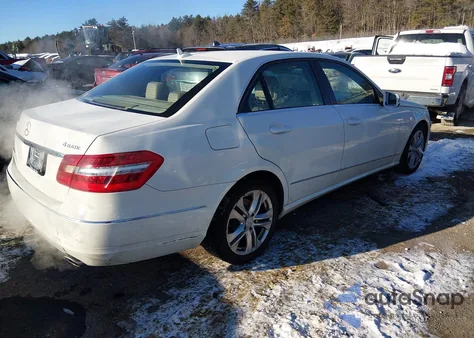 2011 Mercedes-Benz E 350 4Matic z USA, uszkodzony, nr VIN WDDHF8HB9BA264875